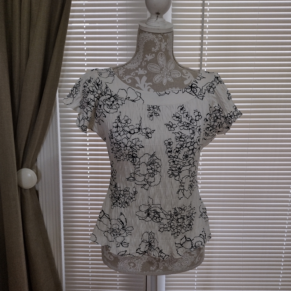 🌺CREAM & BLACK ELASTICATED TOP